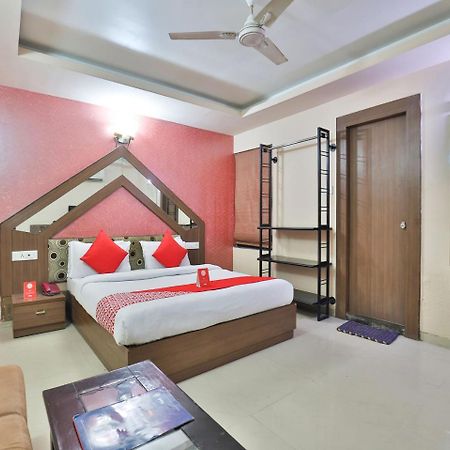 Oyo 4161 Hotel Shailly Inn أحمد أباد المظهر الخارجي الصورة