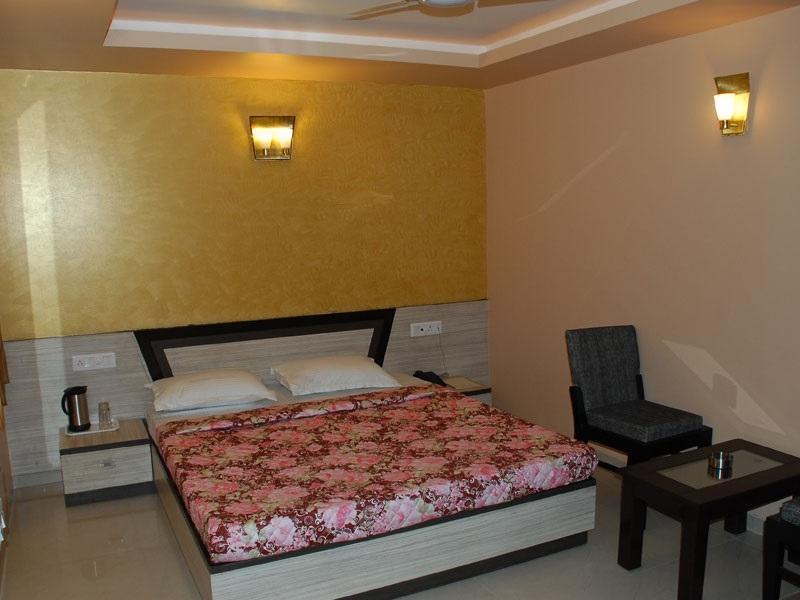 Oyo 4161 Hotel Shailly Inn أحمد أباد المظهر الخارجي الصورة
