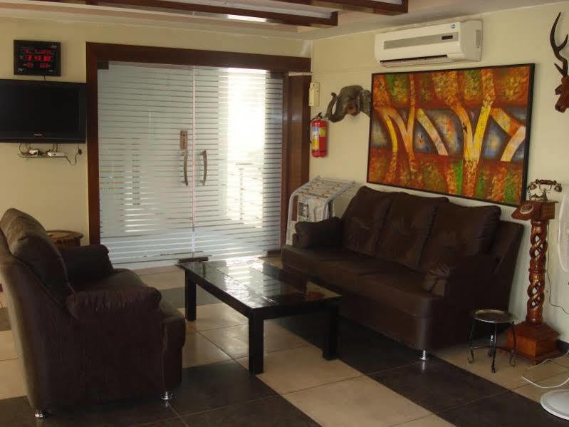 Oyo 4161 Hotel Shailly Inn أحمد أباد المظهر الخارجي الصورة