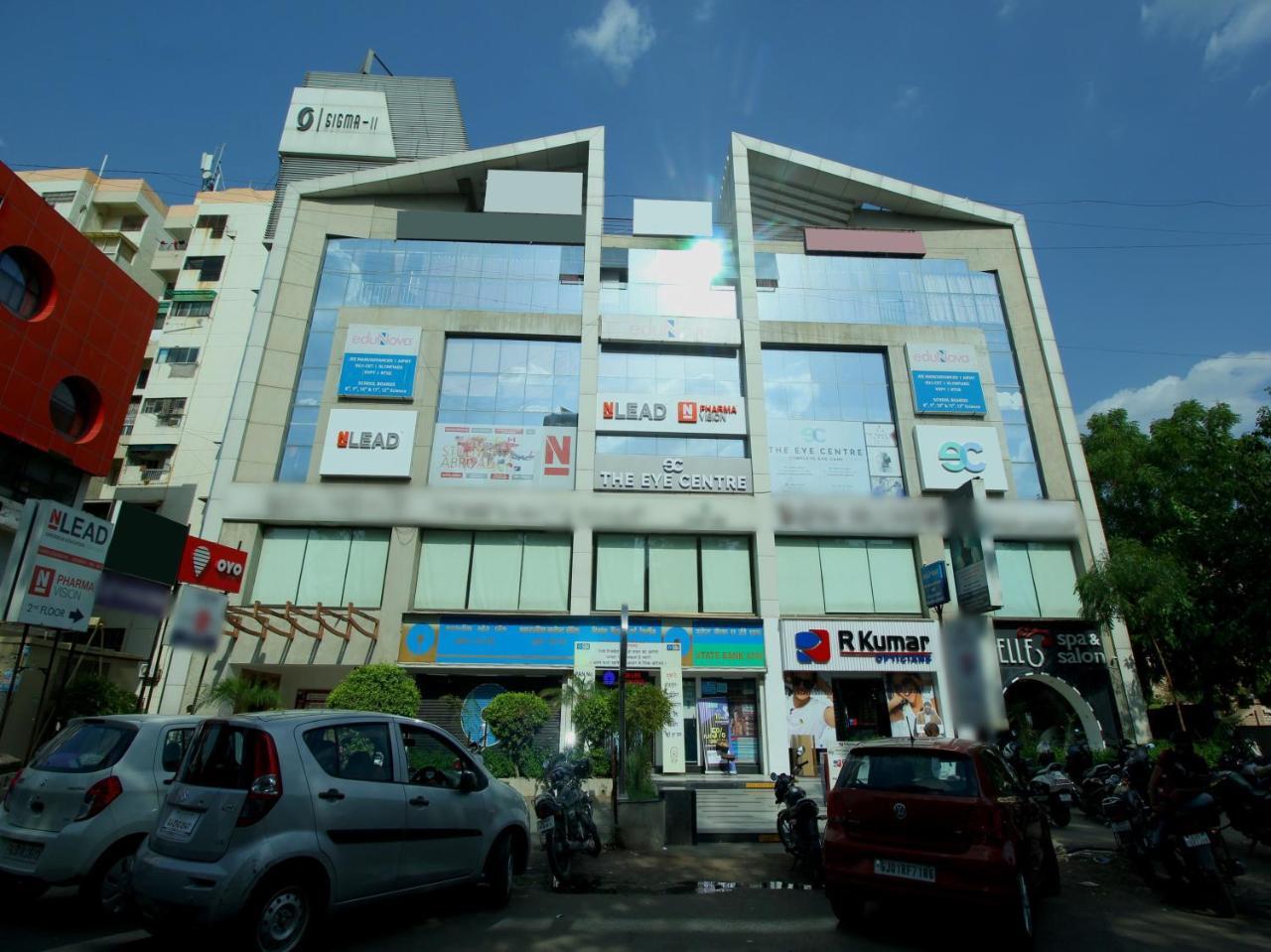Oyo 4161 Hotel Shailly Inn أحمد أباد المظهر الخارجي الصورة