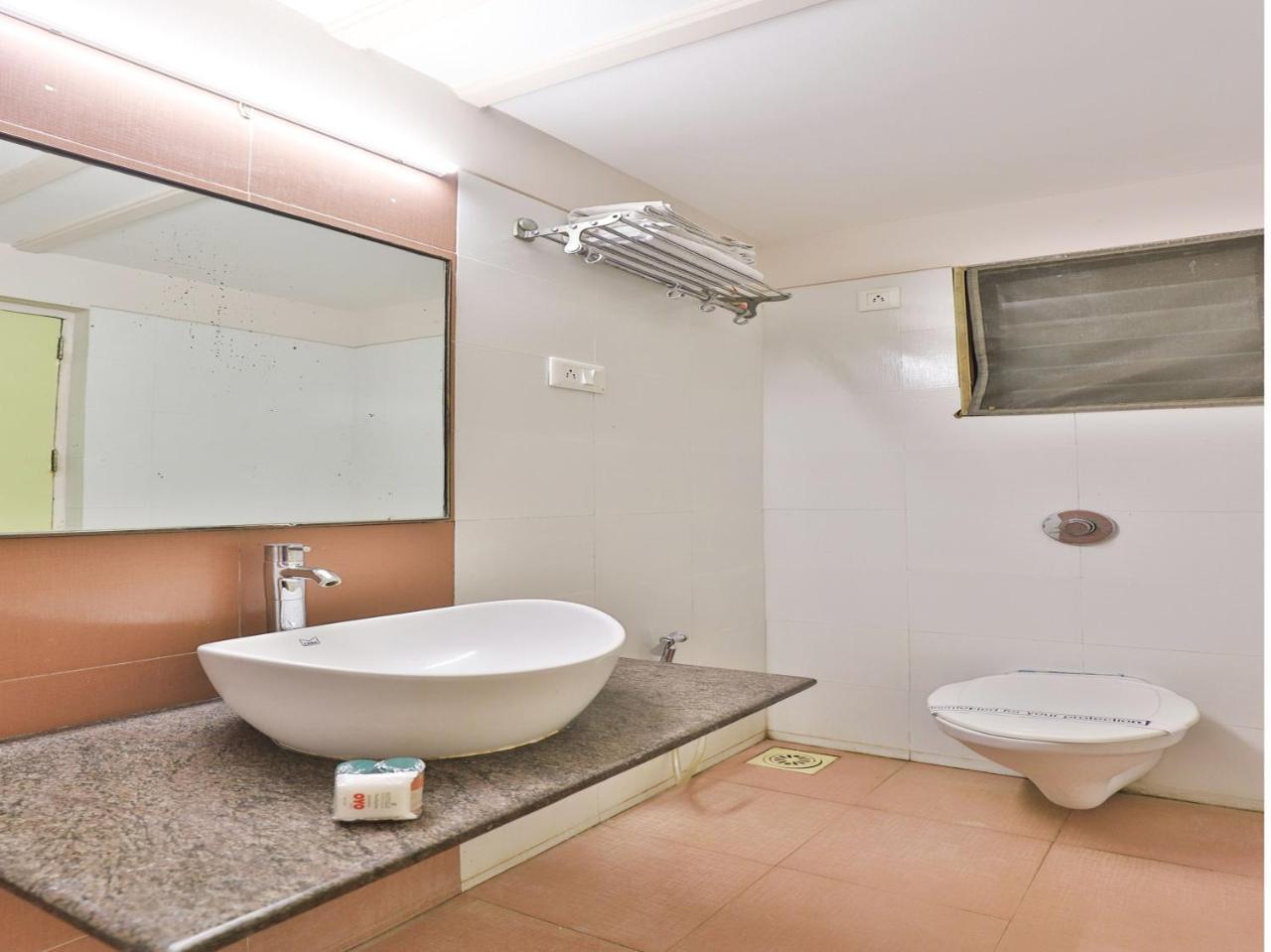 Oyo 4161 Hotel Shailly Inn أحمد أباد المظهر الخارجي الصورة