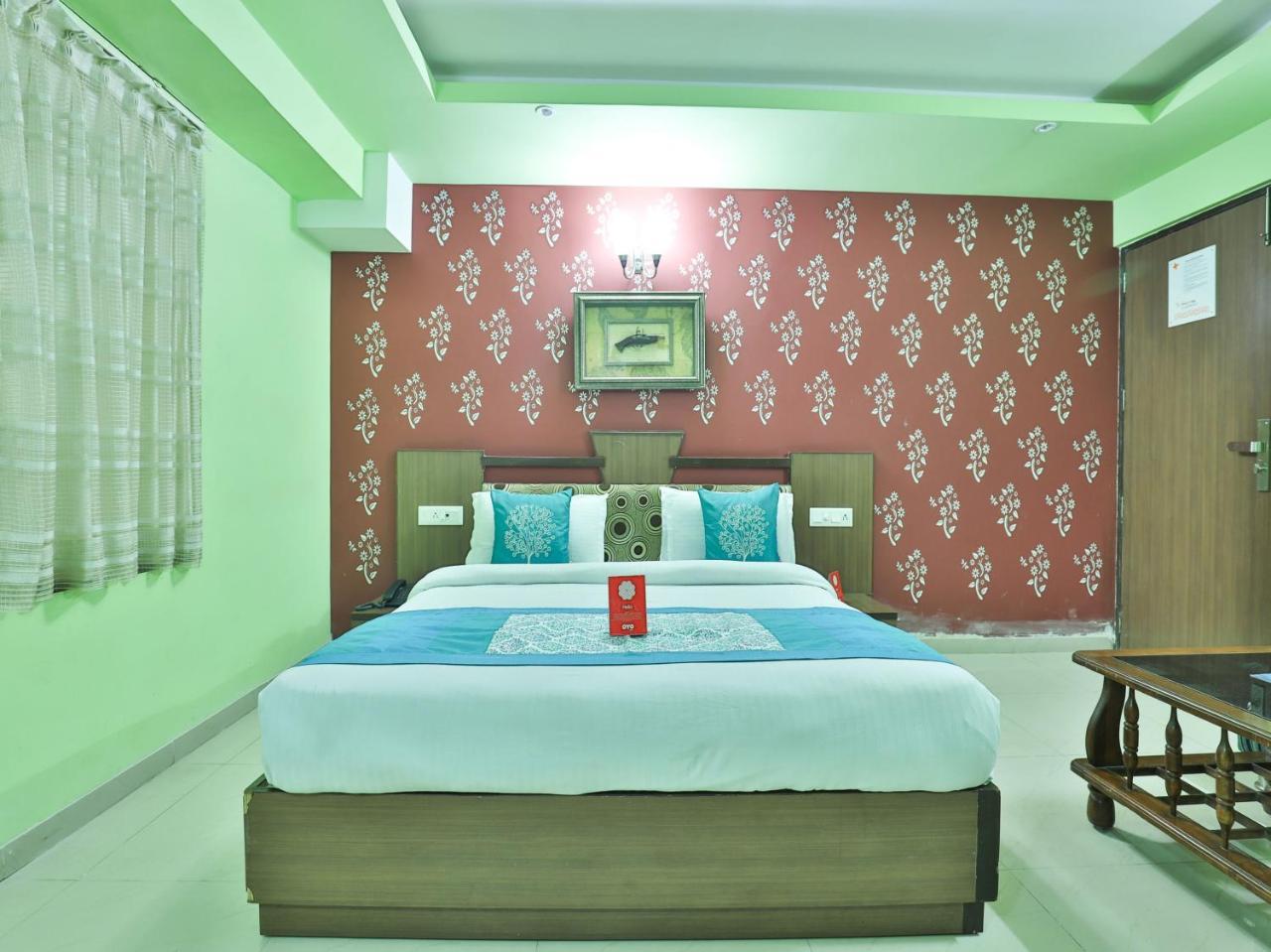 Oyo 4161 Hotel Shailly Inn أحمد أباد المظهر الخارجي الصورة